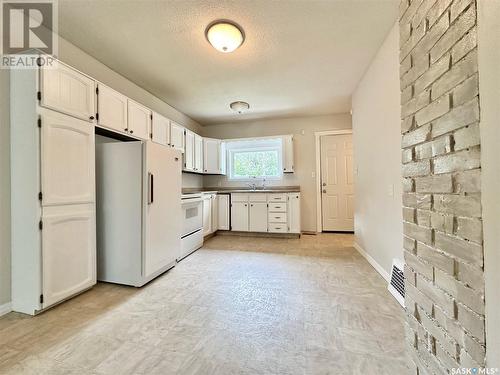 1210 Robinson Street, Regina, SK - Indoor Photo Showing Kitchen