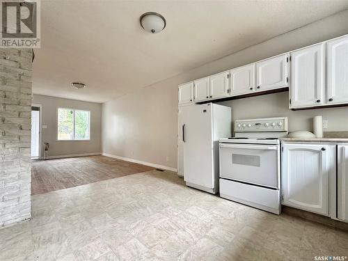 1210 Robinson Street, Regina, SK - Indoor Photo Showing Kitchen