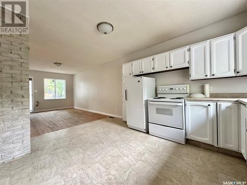 1210 Robinson Street, Regina, SK - Indoor Photo Showing Kitchen