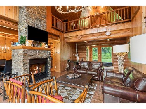 Salon - 16 Ch. Du 46 N., La Macaza, QC - Indoor Photo Showing Living Room With Fireplace