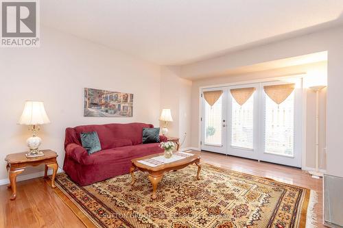 44 - 1555 Highbury Avenue N, London, ON - Indoor Photo Showing Living Room