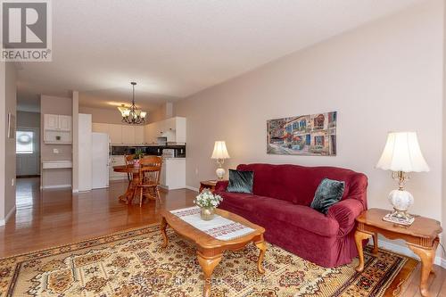 44 - 1555 Highbury Avenue N, London, ON - Indoor Photo Showing Living Room