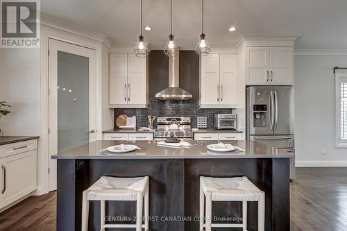 998 Gleneagle Trail, London, ON - Indoor Photo Showing Kitchen With Upgraded Kitchen