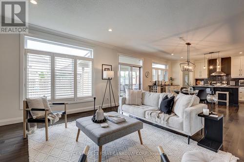 998 Gleneagle Trail, London, ON - Indoor Photo Showing Living Room