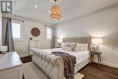 998 Gleneagle Trail, London, ON - Indoor Photo Showing Bedroom