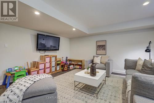 998 Gleneagle Trail, London, ON - Indoor Photo Showing Living Room