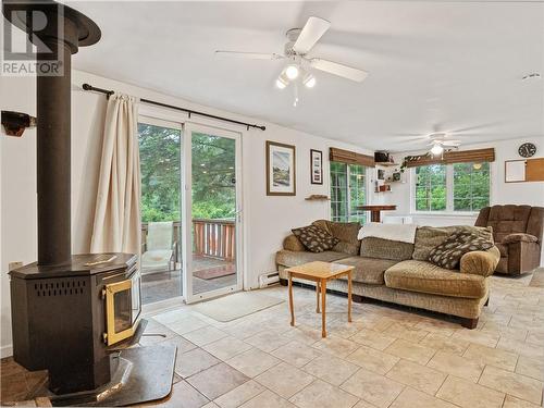 451 Murphy Road, Saint-Norbert, NB - Indoor Photo Showing Living Room