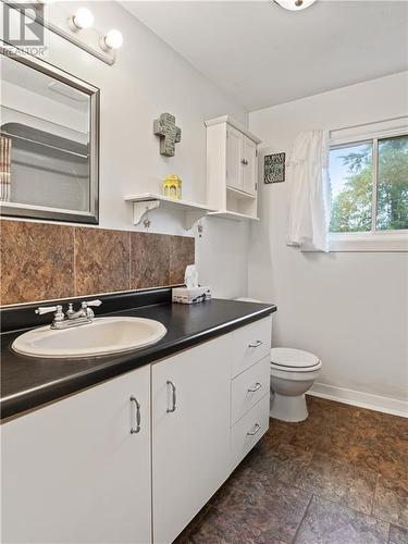 451 Murphy Road, Saint-Norbert, NB - Indoor Photo Showing Bathroom