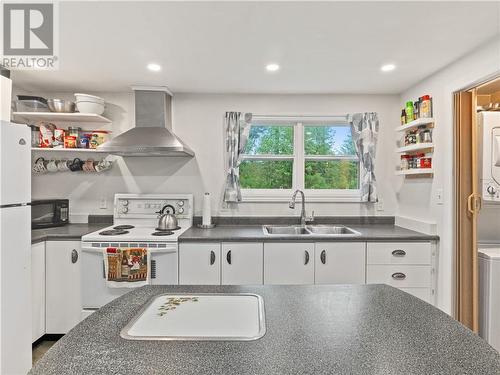 451 Murphy Road, Saint-Norbert, NB - Indoor Photo Showing Kitchen With Double Sink