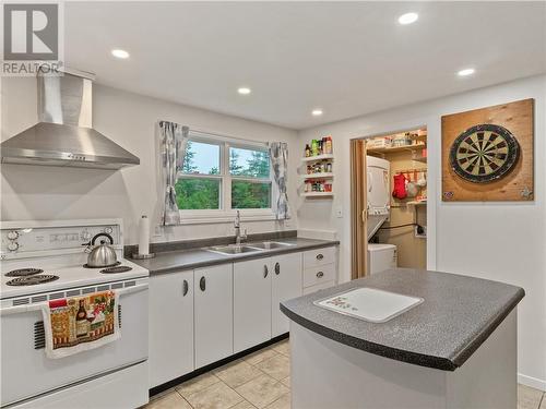 451 Murphy Road, Saint-Norbert, NB - Indoor Photo Showing Kitchen With Double Sink