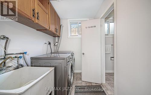 75 Tidworth Square, Toronto E07, ON - Indoor Photo Showing Laundry Room