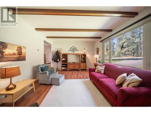 380 Ivy  Road, Cranbrook, BC - Indoor Photo Showing Living Room