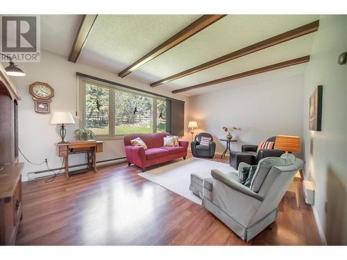 380 Ivy Road, Cranbrook, BC - Indoor Photo Showing Living Room