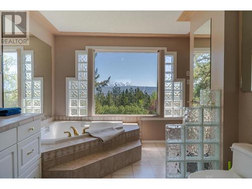 380 Ivy Road, Cranbrook, BC - Indoor Photo Showing Bathroom