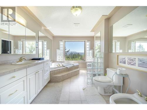 380 Ivy  Road, Cranbrook, BC - Indoor Photo Showing Bathroom