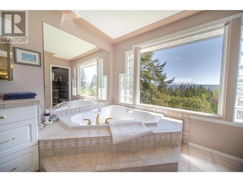 380 Ivy  Road, Cranbrook, BC - Indoor Photo Showing Bathroom