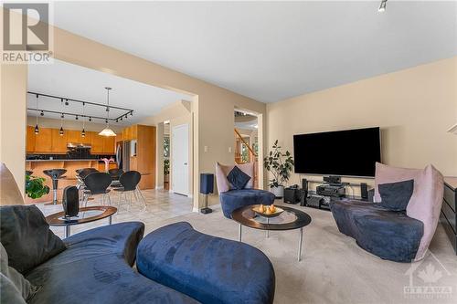 2 Knotwood Court, Ottawa, ON - Indoor Photo Showing Living Room