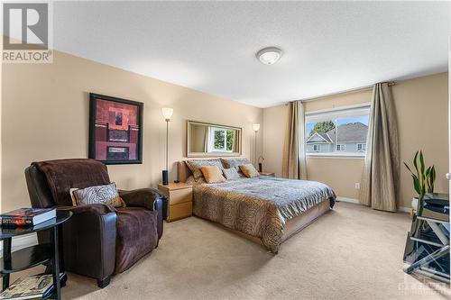 2 Knotwood Court, Ottawa, ON - Indoor Photo Showing Bedroom