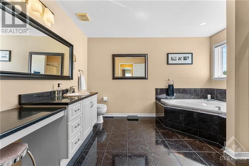 2 Knotwood Court, Ottawa, ON - Indoor Photo Showing Bathroom