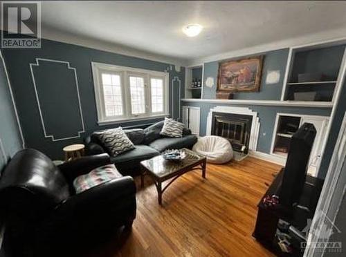 88-90 Goulburn Avenue, Ottawa, ON - Indoor Photo Showing Living Room With Fireplace