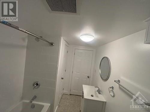 88-90 Goulburn Avenue, Ottawa, ON - Indoor Photo Showing Bathroom