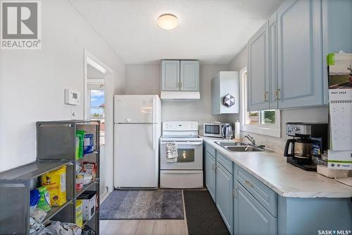 1524 14Th Street W, Prince Albert, SK - Indoor Photo Showing Kitchen With Double Sink