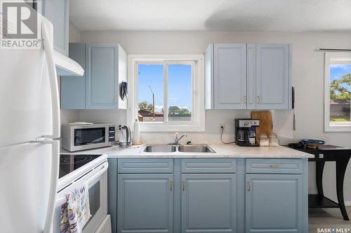 1524 14Th Street W, Prince Albert, SK - Indoor Photo Showing Kitchen With Double Sink