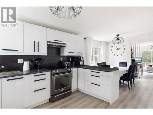 338 Howards Road, Vernon, BC - Indoor Photo Showing Kitchen