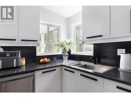 338 Howards Road, Vernon, BC - Indoor Photo Showing Kitchen With Double Sink