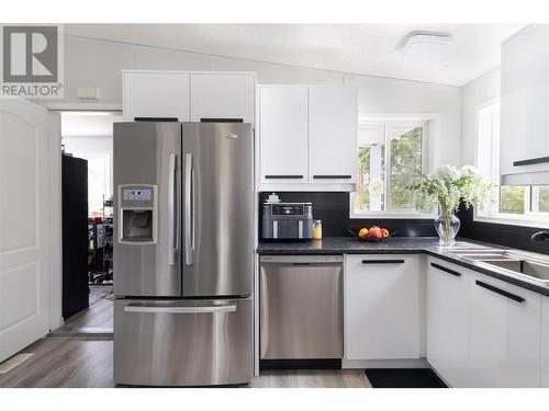 338 Howards Road, Vernon, BC - Indoor Photo Showing Kitchen