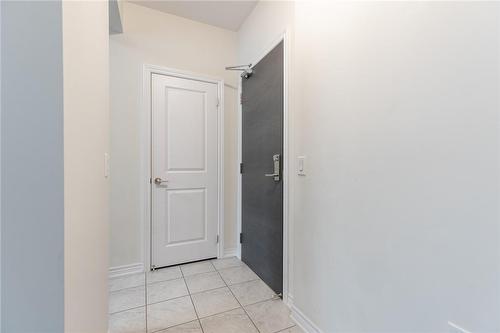 2370 Khalsa Gate|Unit #209, Oakville, ON - Indoor Photo Showing Other Room