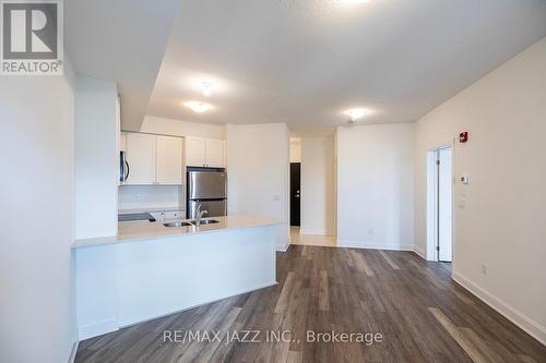 401 - 50 Lakebreeze Drive, Clarington (Newcastle), ON - Indoor Photo Showing Kitchen With Double Sink