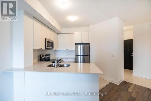 401 - 50 Lakebreeze Drive, Clarington (Newcastle), ON - Indoor Photo Showing Kitchen With Double Sink