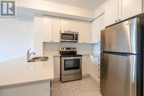 401 - 50 Lakebreeze Drive, Clarington (Newcastle), ON - Indoor Photo Showing Kitchen With Double Sink