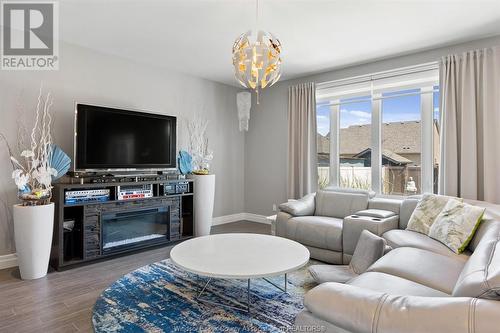 1051 Mia Anne Street, Lasalle, ON - Indoor Photo Showing Living Room