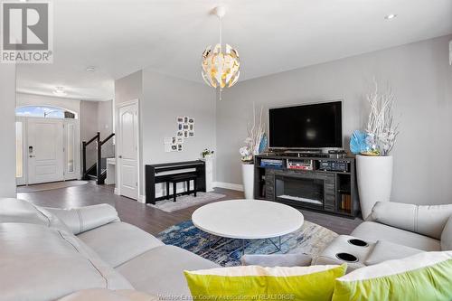 1051 Mia Anne Street, Lasalle, ON - Indoor Photo Showing Living Room