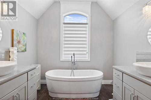 1051 Mia Anne Street, Lasalle, ON - Indoor Photo Showing Bathroom