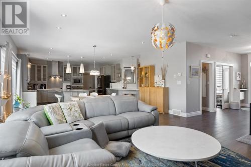 1051 Mia Anne Street, Lasalle, ON - Indoor Photo Showing Living Room