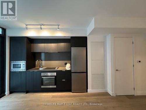 920 - 1 Jarvis Street, Hamilton, ON - Indoor Photo Showing Kitchen