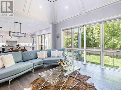 1368 Kenmuir Avenue, Mississauga (Mineola), ON - Indoor Photo Showing Living Room