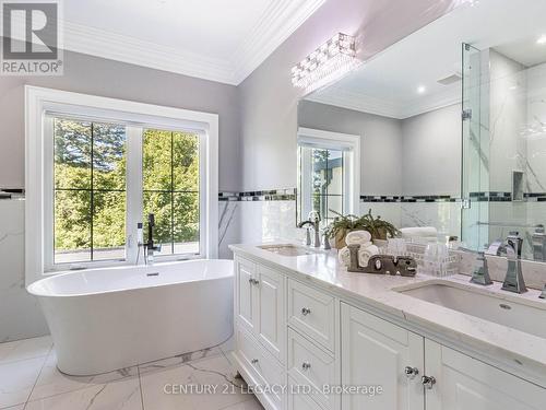 1368 Kenmuir Avenue, Mississauga (Mineola), ON - Indoor Photo Showing Bathroom