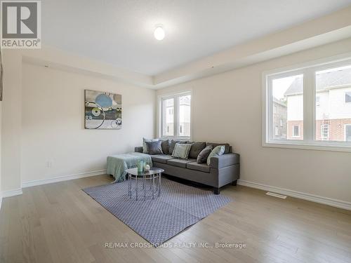 118 Cliff Thompson Court, Georgina (Sutton & Jackson'S Point), ON - Indoor Photo Showing Living Room