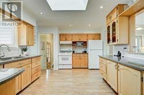 136 Tremaine Road, Milton (Nassagaweya), ON - Indoor Photo Showing Kitchen