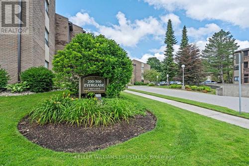 116 - 300 Everglade Crescent, London, ON - Outdoor