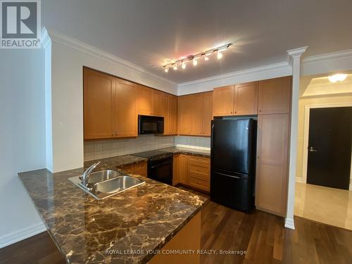 621 - 2855 Bloor Street W, Toronto (Stonegate-Queensway), ON - Indoor Photo Showing Kitchen With Double Sink