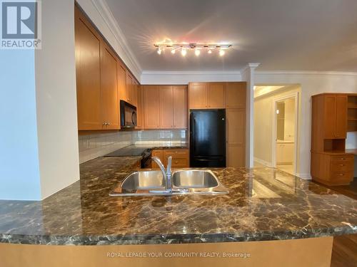 621 - 2855 Bloor Street W, Toronto (Stonegate-Queensway), ON - Indoor Photo Showing Kitchen With Double Sink