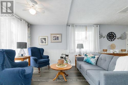 6 Semmens Street, Haldimand, ON - Indoor Photo Showing Living Room