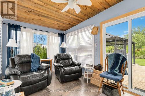 6 Semmens Street, Haldimand, ON - Indoor Photo Showing Living Room