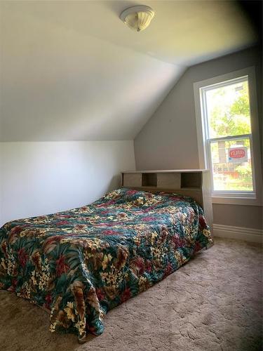 25 4Th Street, Gladstone, MB - Indoor Photo Showing Bedroom