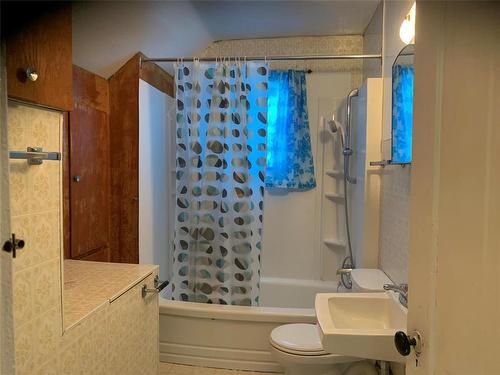 25 4Th Street, Gladstone, MB - Indoor Photo Showing Bathroom